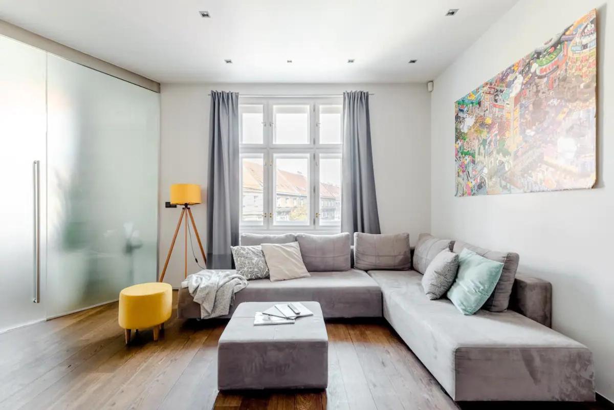 Days - Designer - 1bdr - Workspace - Imac - Netflix Praga