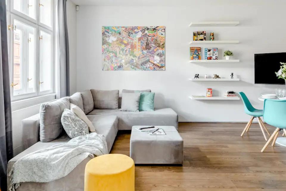 Days - Designer - 1bdr - Workspace - Imac - Netflix Praga